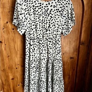 Betsey’s Boutique Casual Black and White Spotted Midi Dress